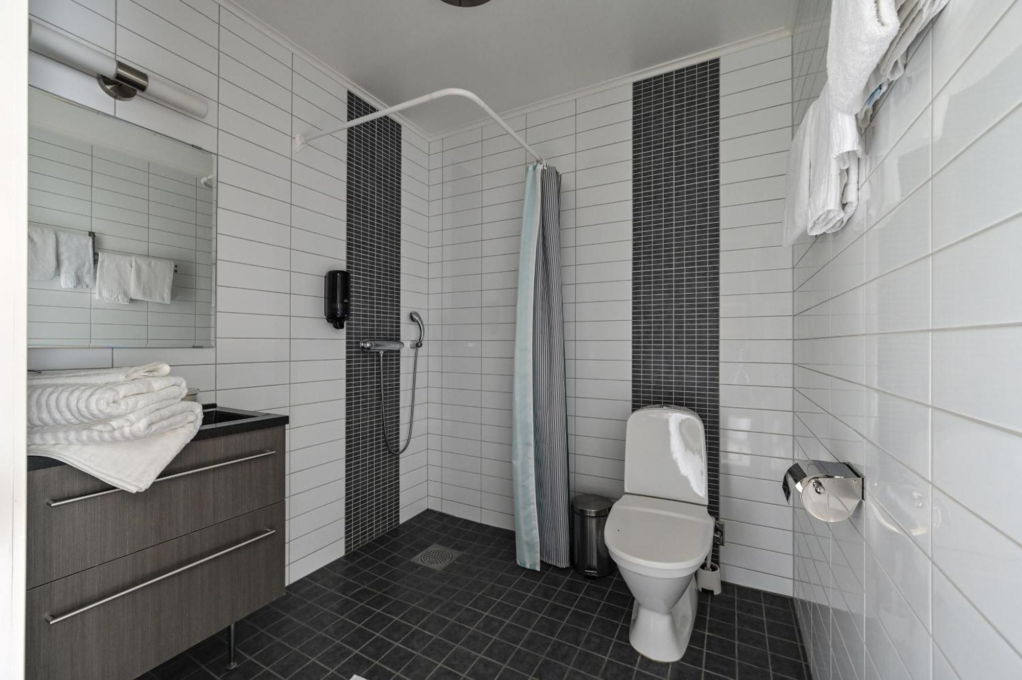 Ettsmart Hotell Солентюна Екстериор снимка